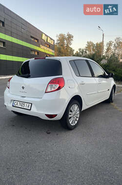 Хэтчбек Renault Clio 2010 в 