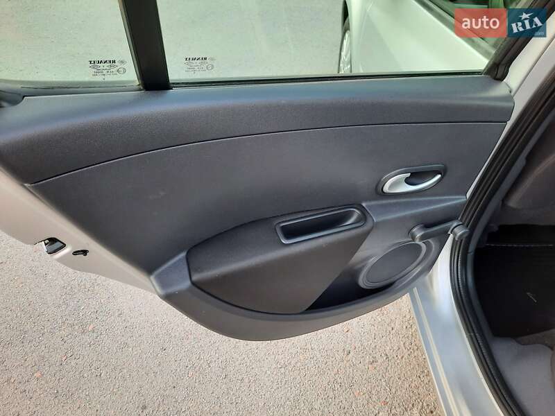 Универсал Renault Clio 2009 в Ровно фото 30 Универсал Renault Clio 2009 в Ровно