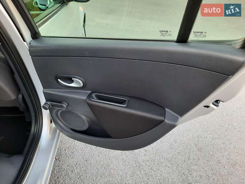 Универсал Renault Clio 2009 в Ровно фото 33 Универсал Renault Clio 2009 в Ровно