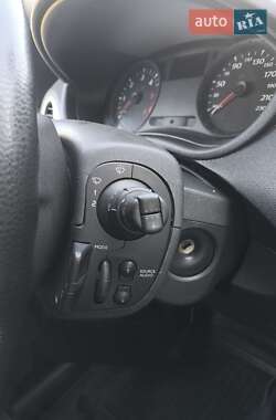 Хэтчбек Renault Clio 2012 в 