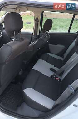 Хэтчбек Renault Clio 2012 в 