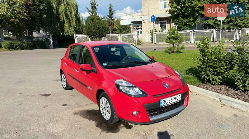 Хэтчбек Renault Clio 2009 в 