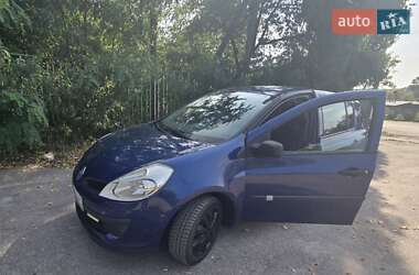 Хэтчбек Renault Clio 2006 в 