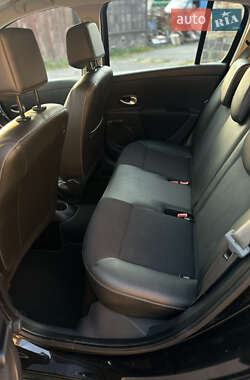 Хэтчбек Renault Clio 2012 в 