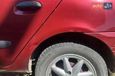 Хэтчбек Renault Clio 2001 в 