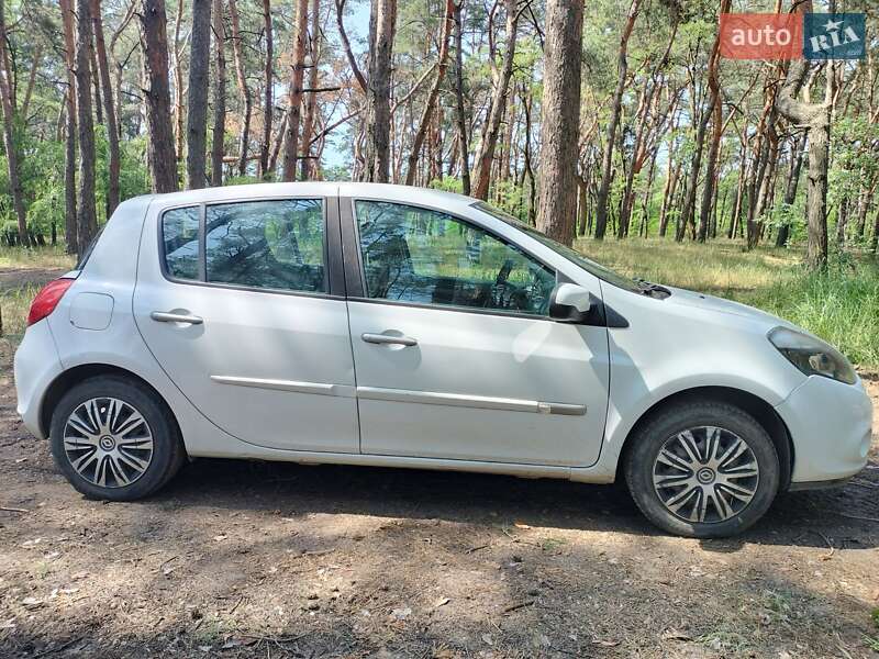 Хэтчбек Renault Clio 2011 в Днепре
