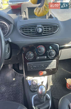 Седан Renault Clio 2012 в 