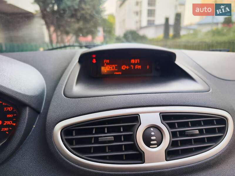 Хэтчбек Renault Clio 2011 в Львове