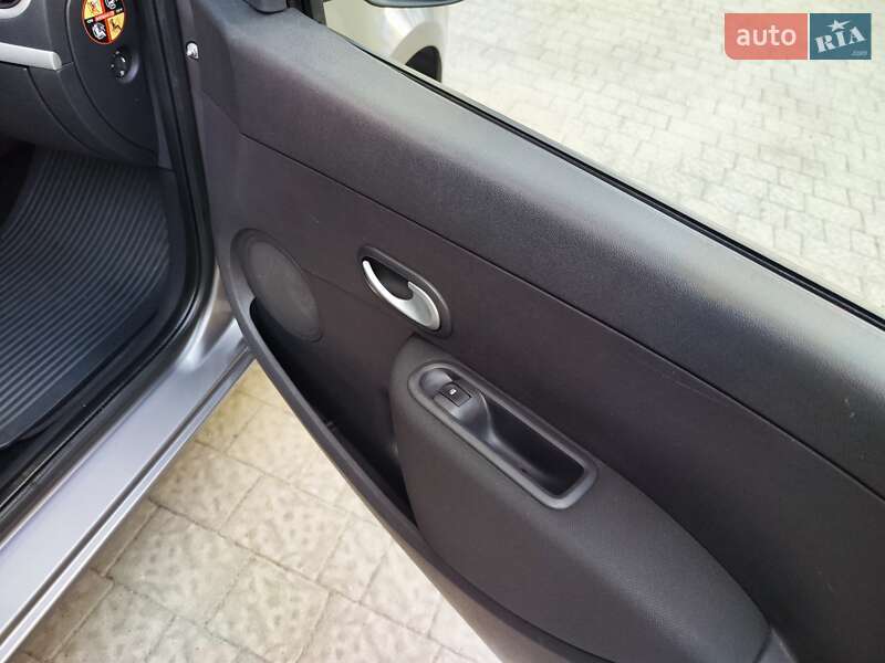 Хэтчбек Renault Clio 2011 в Львове