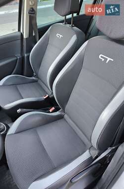 Хэтчбек Renault Clio 2011 в 