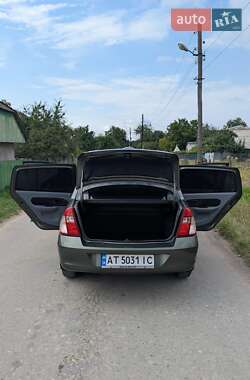 Седан Renault Clio 2006 в 