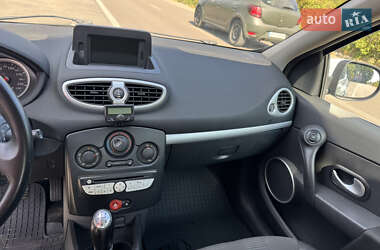 Хэтчбек Renault Clio 2010 в 