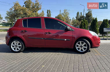 Хэтчбек Renault Clio 2009 в 
