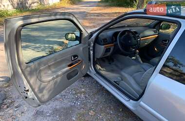 Хэтчбек Renault Clio 2004 в 