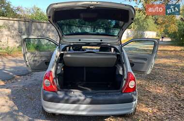 Хэтчбек Renault Clio 2004 в 