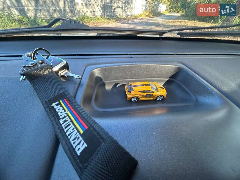 Хэтчбек Renault Clio 2004 в Киеве фото 17 Хэтчбек Renault Clio 2004 в Киеве