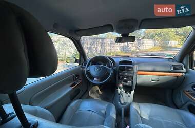 Хэтчбек Renault Clio 2004 в 