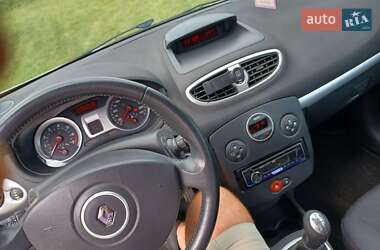 Хетчбек Renault Clio 2006 в 
