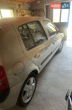 Хэтчбек Renault Clio 2004 в 