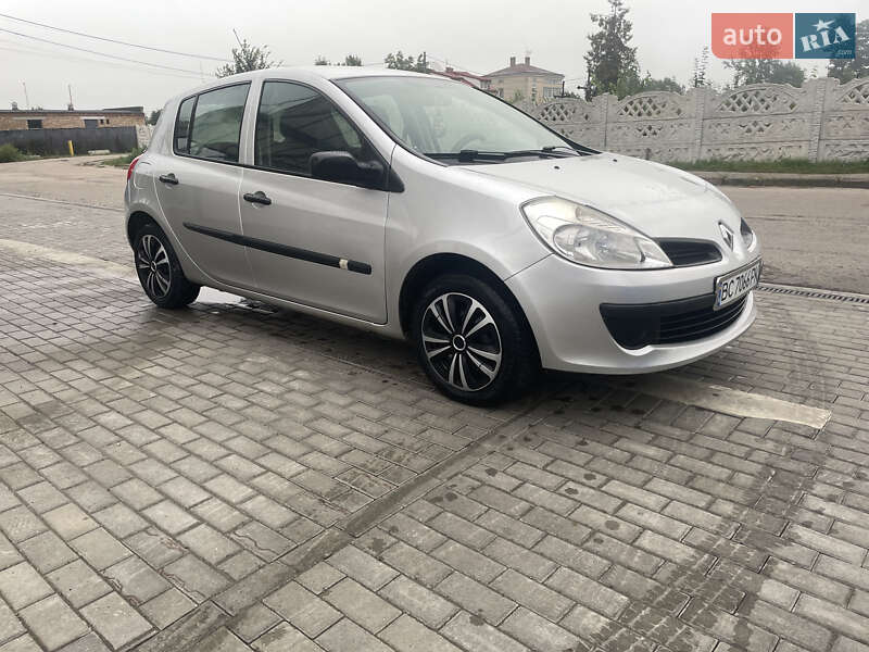 Хетчбек Renault Clio 2008 в 