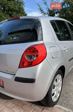 Хетчбек Renault Clio 2006 в 