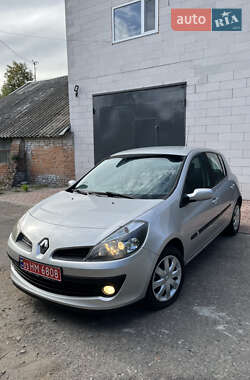 Хетчбек Renault Clio 2006 в 