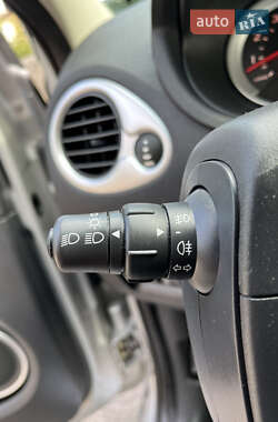 Хетчбек Renault Clio 2006 в 