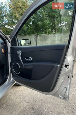 Хетчбек Renault Clio 2006 в 