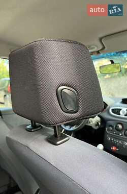 Хетчбек Renault Clio 2006 в 