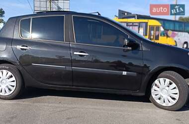 Хэтчбек Renault Clio 2006 в 