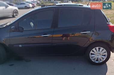 Хэтчбек Renault Clio 2006 в 