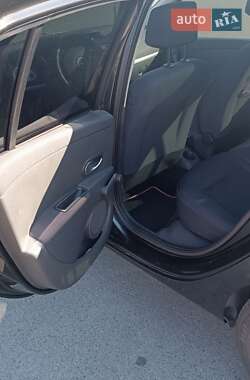 Хэтчбек Renault Clio 2006 в 