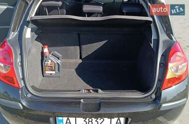 Хэтчбек Renault Clio 2006 в 