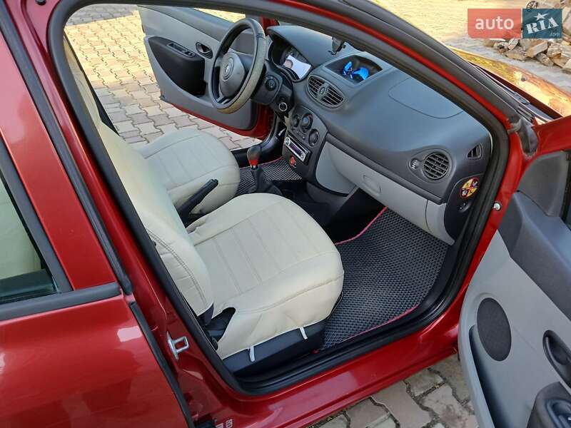 Хэтчбек Renault Clio 2006 в Днепре