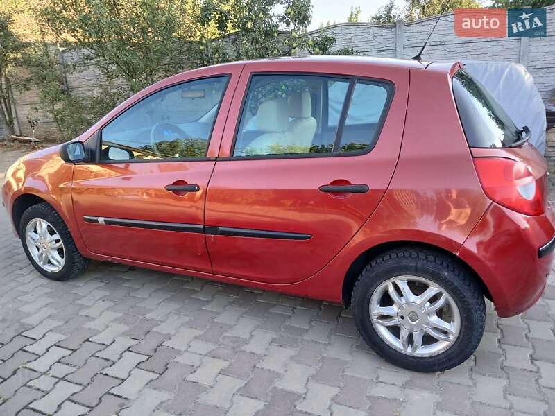Хэтчбек Renault Clio 2006 в Днепре
