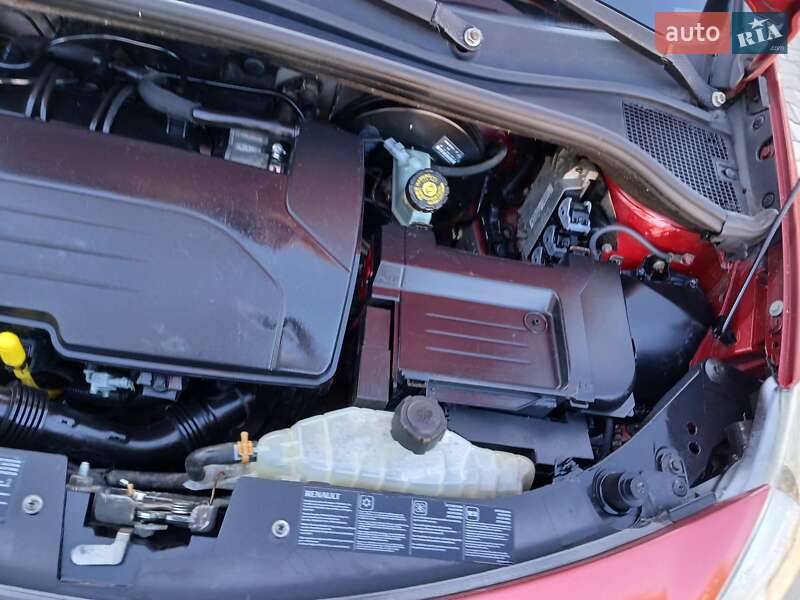 Хэтчбек Renault Clio 2006 в Днепре