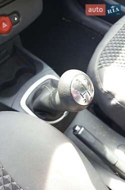 Хэтчбек Renault Clio 2012 в 