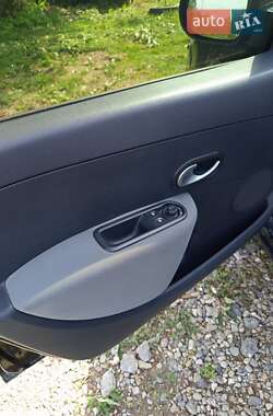 Хэтчбек Renault Clio 2012 в 
