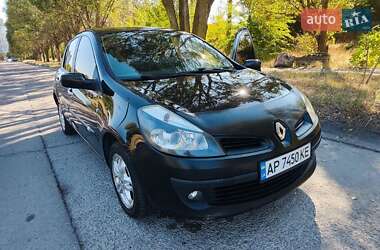Хэтчбек Renault Clio 2007 в 