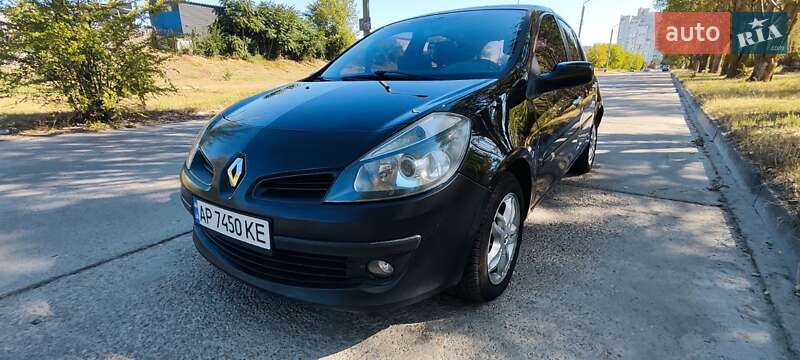 Хэтчбек Renault Clio 2007 в 
