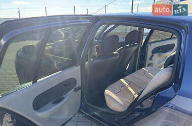 Хетчбек Renault Clio 2003 в 