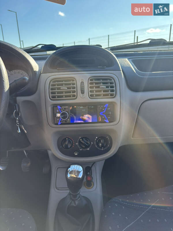 Хэтчбек Renault Clio 2003 в Львове