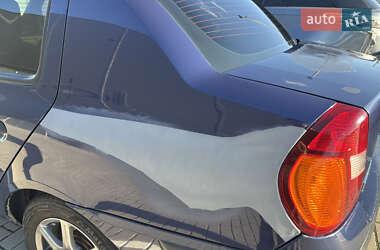 Хетчбек Renault Clio 2003 в 