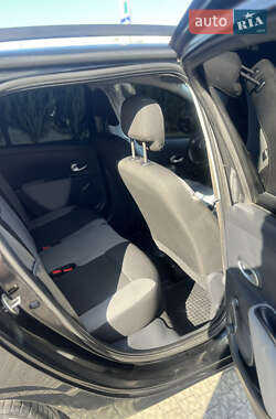 Хэтчбек Renault Clio 2012 в 