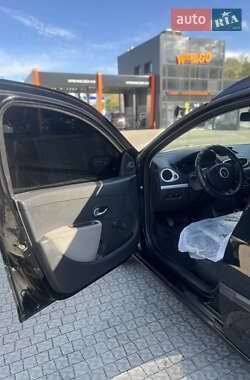 Хэтчбек Renault Clio 2012 в 