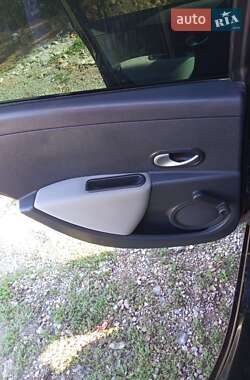 Хэтчбек Renault Clio 2012 в 