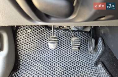 Седан Renault Clio 2006 в 