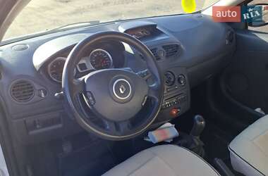 Хэтчбек Renault Clio 2011 в 
