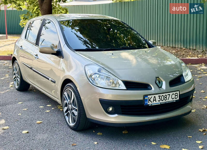 Хэтчбек Renault Clio 2007 в 