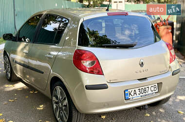 Хэтчбек Renault Clio 2007 в 